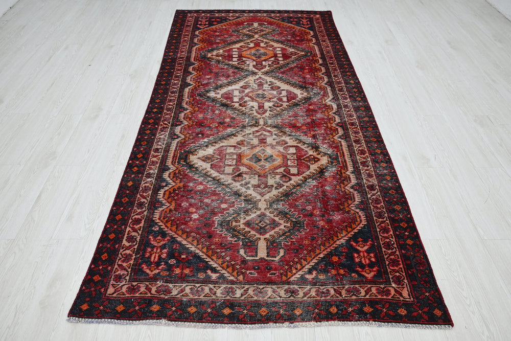 red Runner rug 4' 5" x 9' 6"