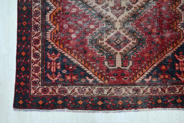 red Runner rug 4' 5" x 9' 6"