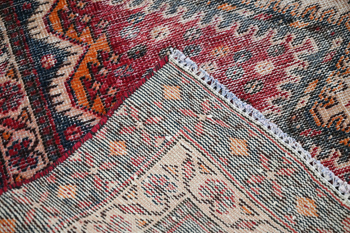 red Runner rug 4' 5" x 9' 6"