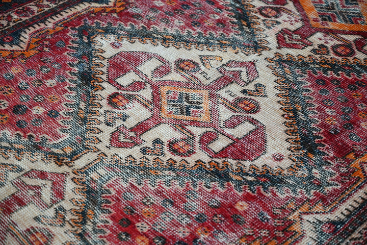 red Runner rug 4' 5" x 9' 6"