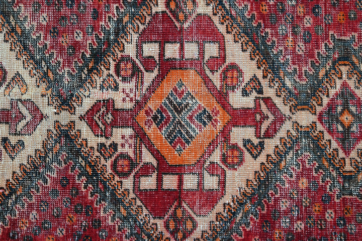 red Runner rug 4' 5" x 9' 6"