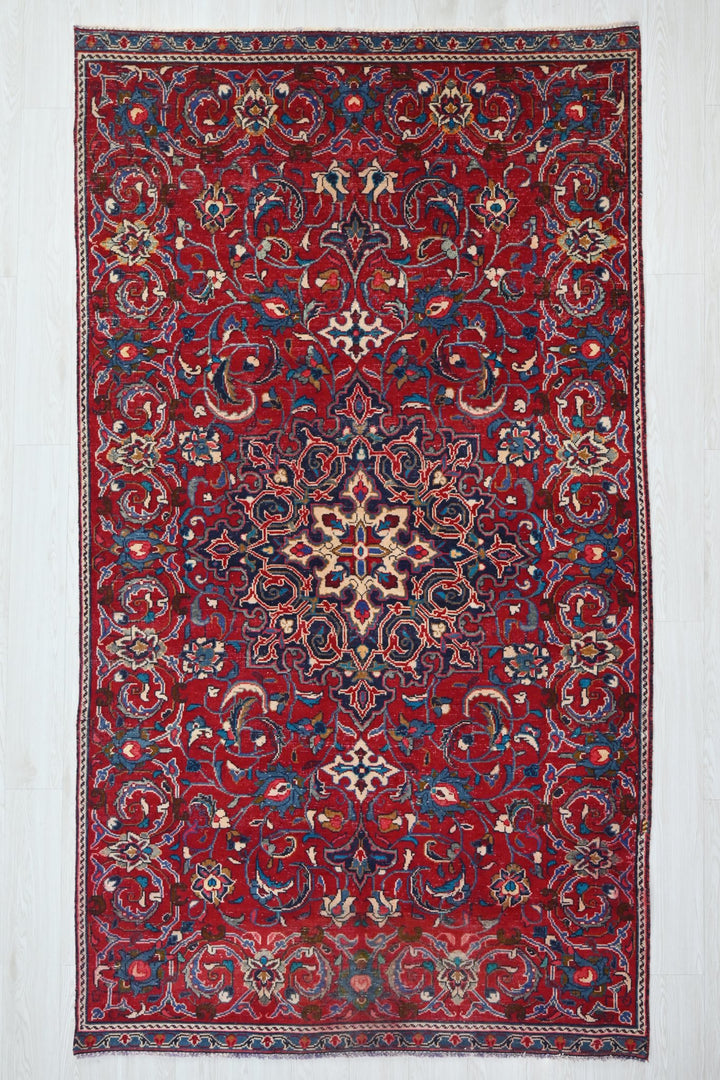 red Medium rug 4' 11" x 8' 10"