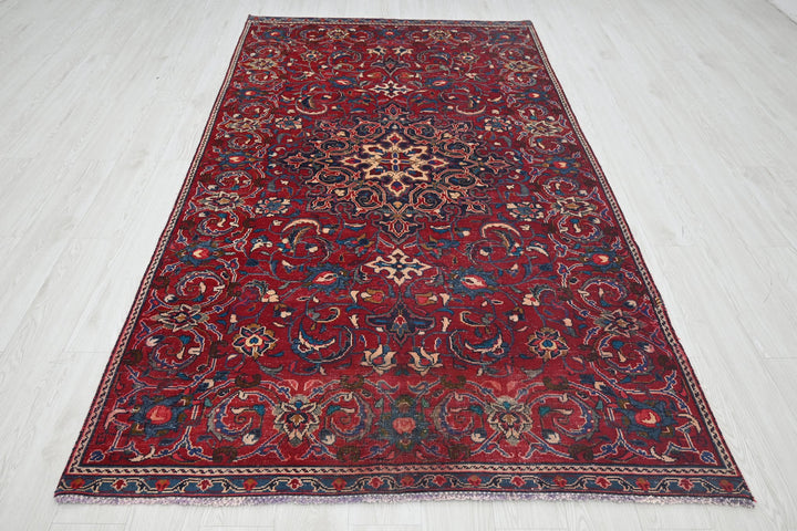 red Medium rug 4' 11" x 8' 10"