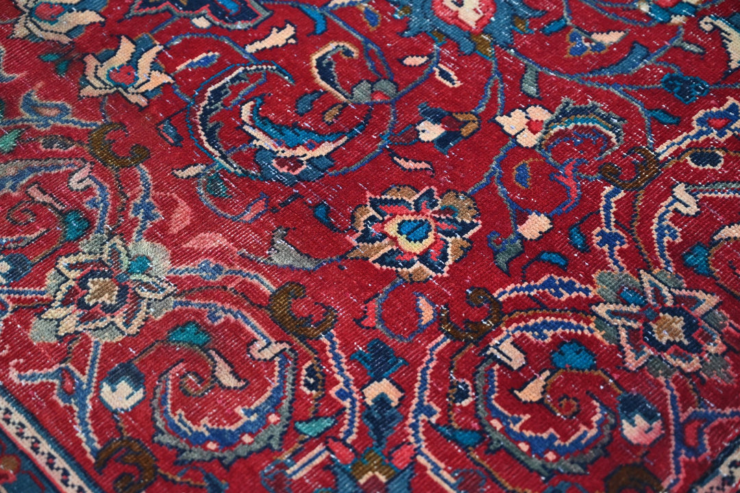 red Medium rug 4' 11" x 8' 10"