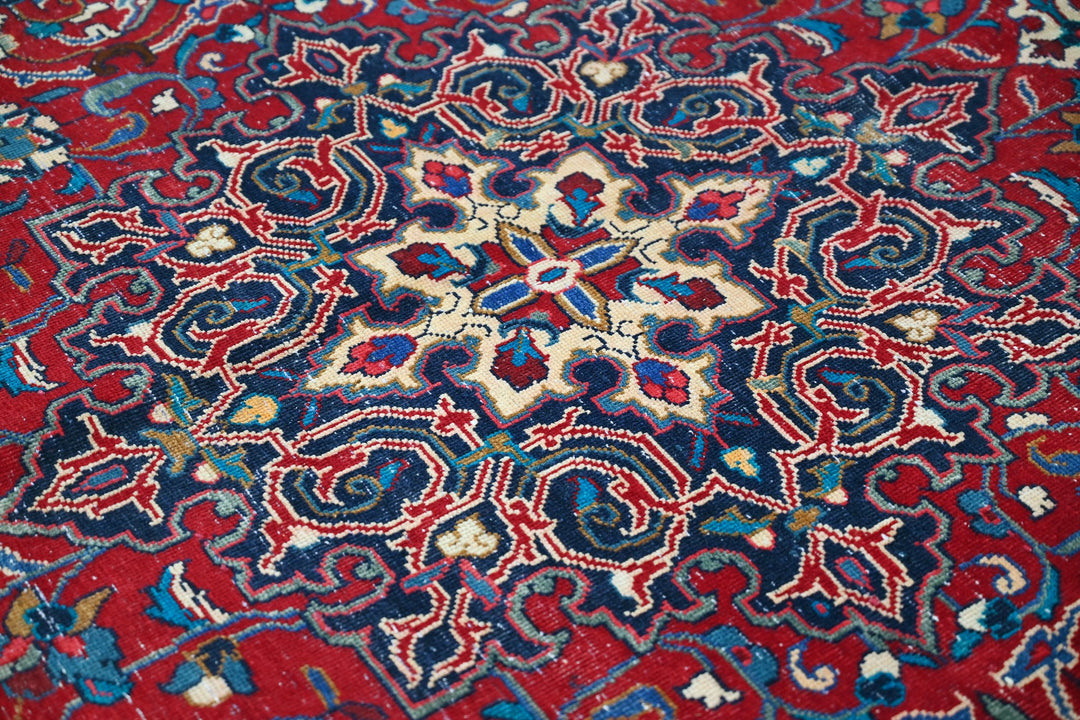 red Medium rug 4' 11" x 8' 10"