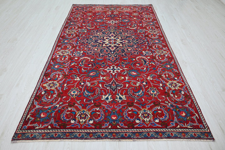 red Medium rug 4' 11" x 8' 10"