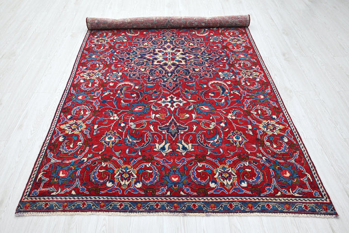 red Medium rug 4' 11" x 8' 10"
