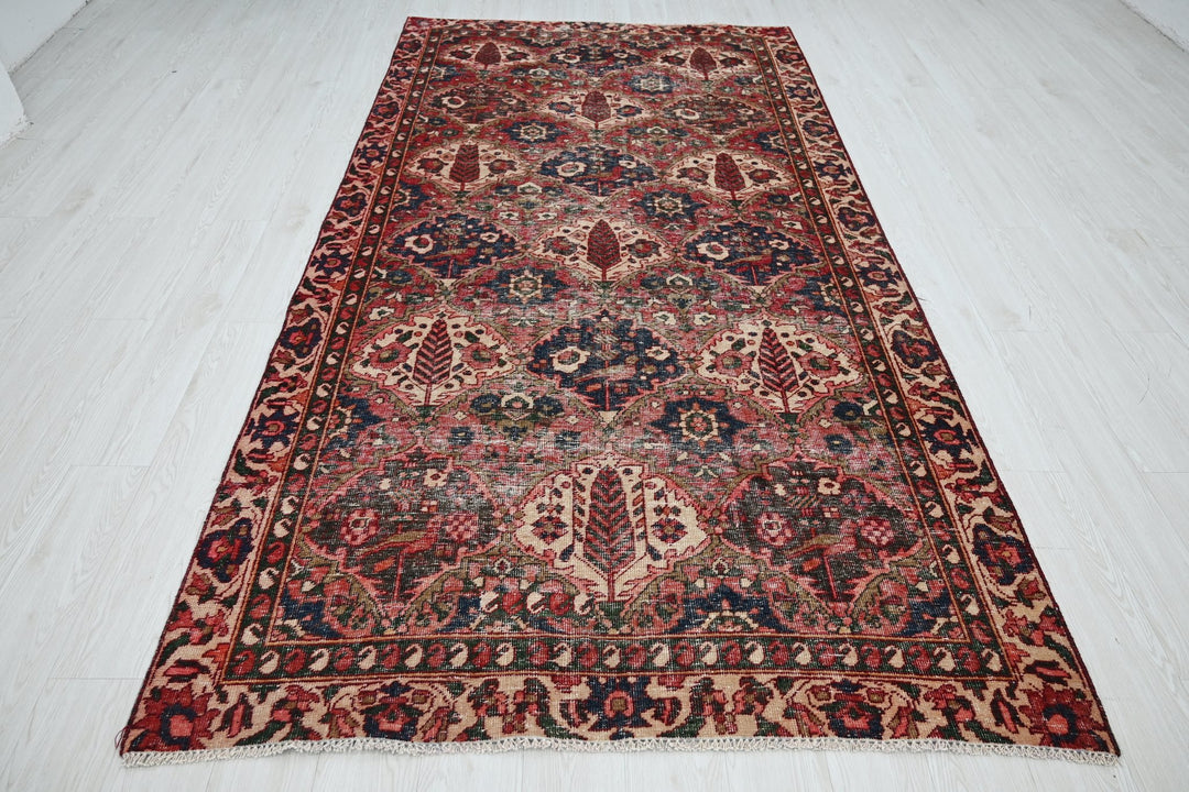 red Large rug 5' 0" x 9' 8"