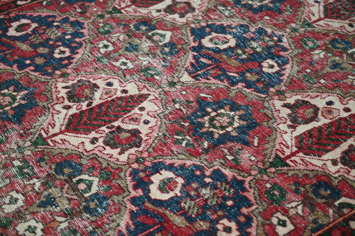 red Large rug 5' 0" x 9' 8"