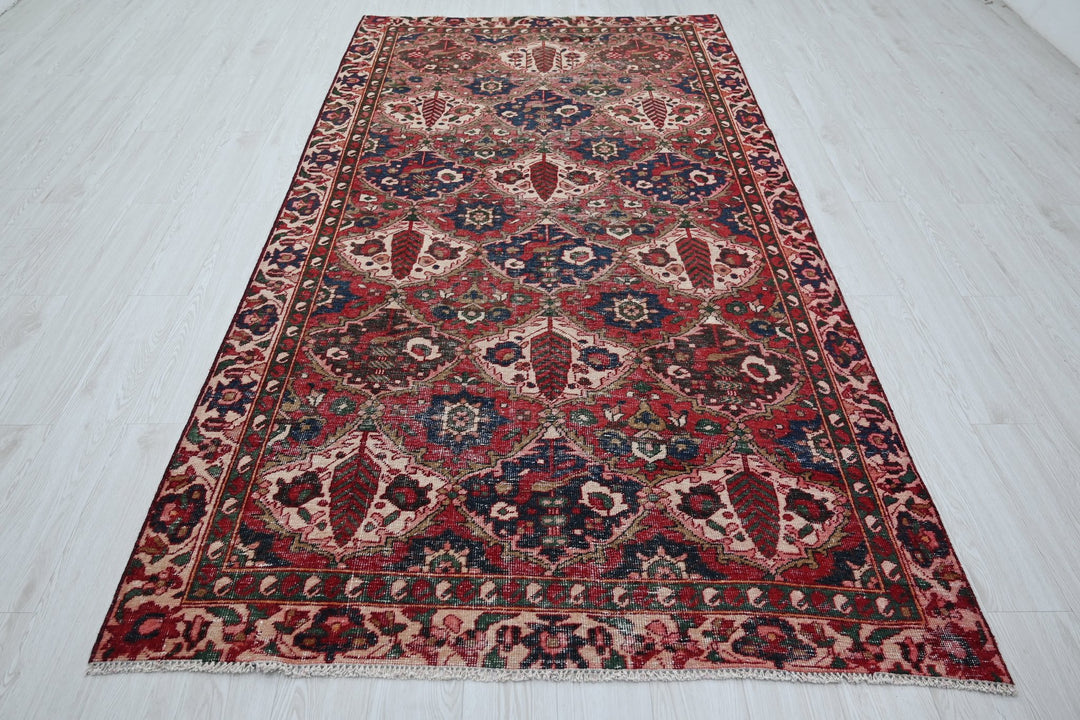 red Large rug 5' 0" x 9' 8"