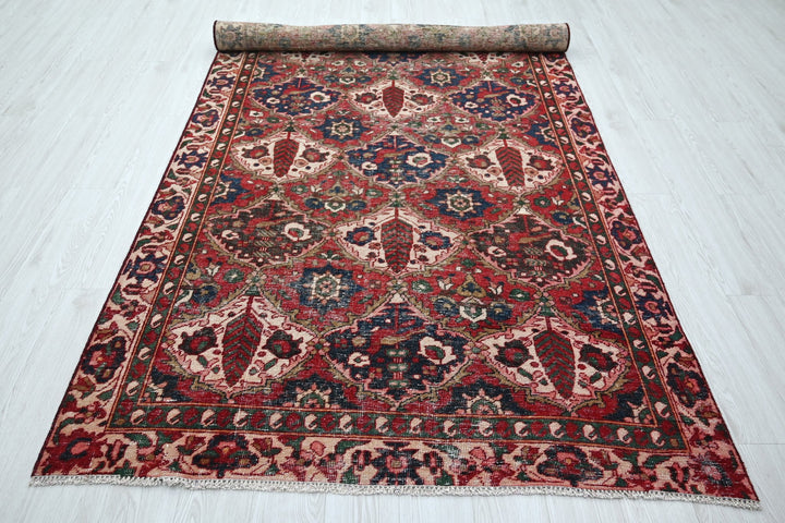 red Large rug 5' 0" x 9' 8"