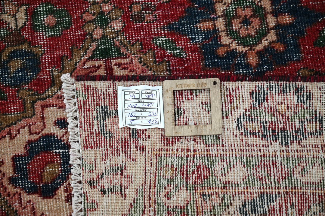 red Large rug 5' 0" x 9' 8"