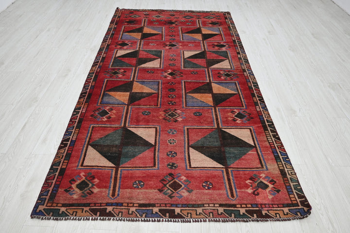 red Medium rug 4' 8" x 9' 4"