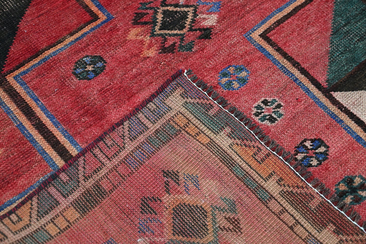 red Medium rug 4' 8" x 9' 4"