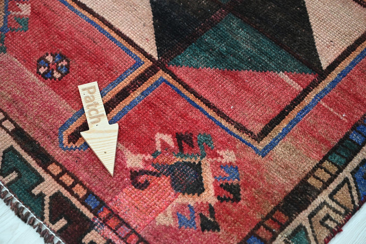 red Medium rug 4' 8" x 9' 4"