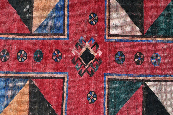 red Medium rug 4' 8" x 9' 4"