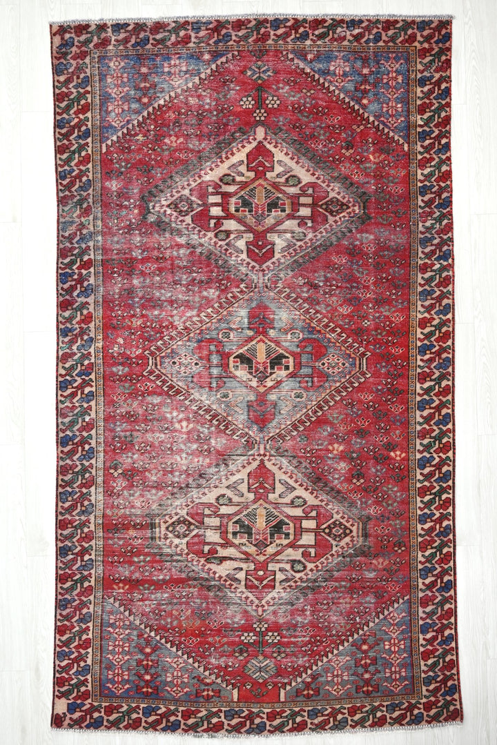 red Large rug 4' 10" x 9' 8"