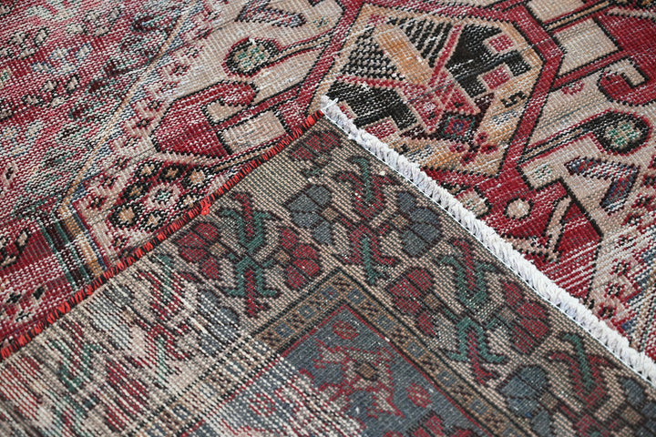 red Large rug 4' 10" x 9' 8"