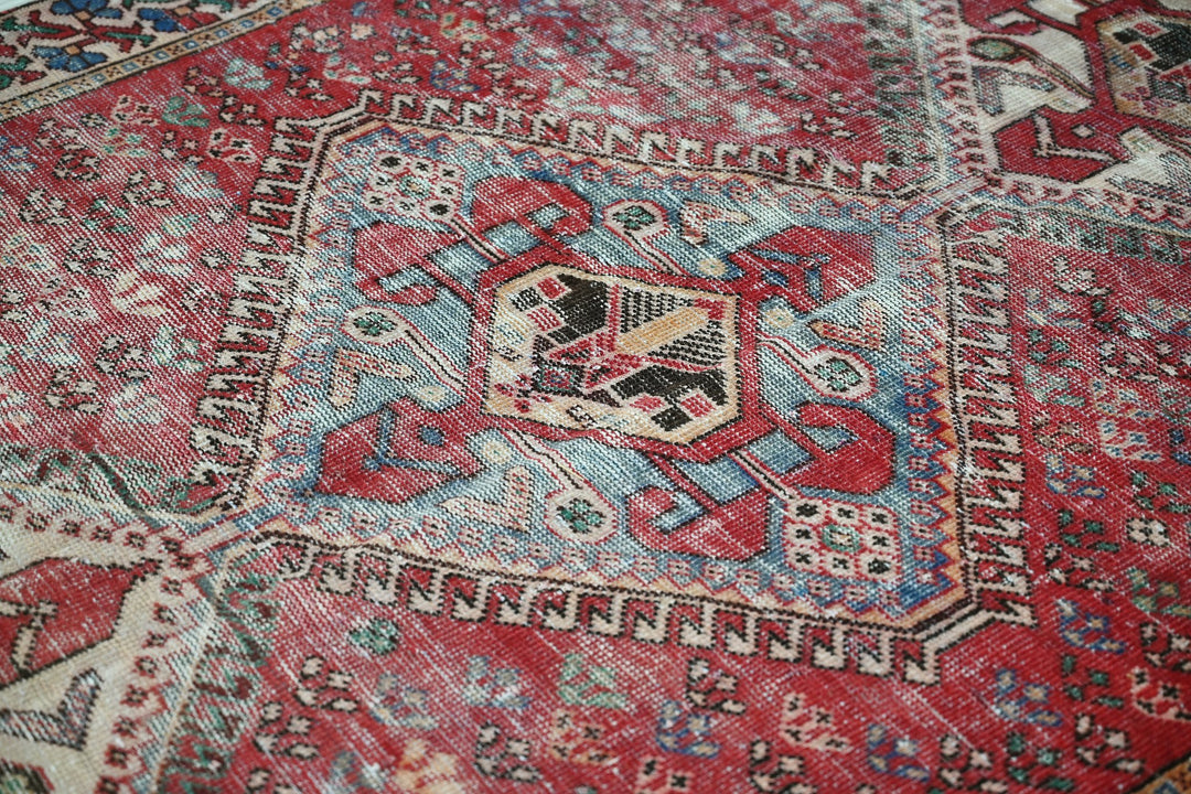 red Large rug 4' 10" x 9' 8"