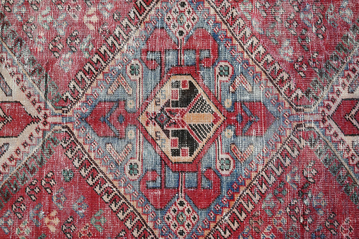 red Large rug 4' 10" x 9' 8"