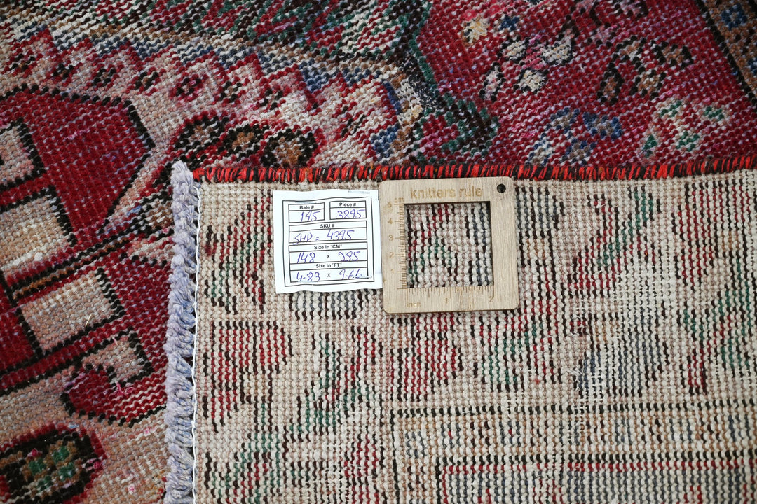 red Large rug 4' 10" x 9' 8"
