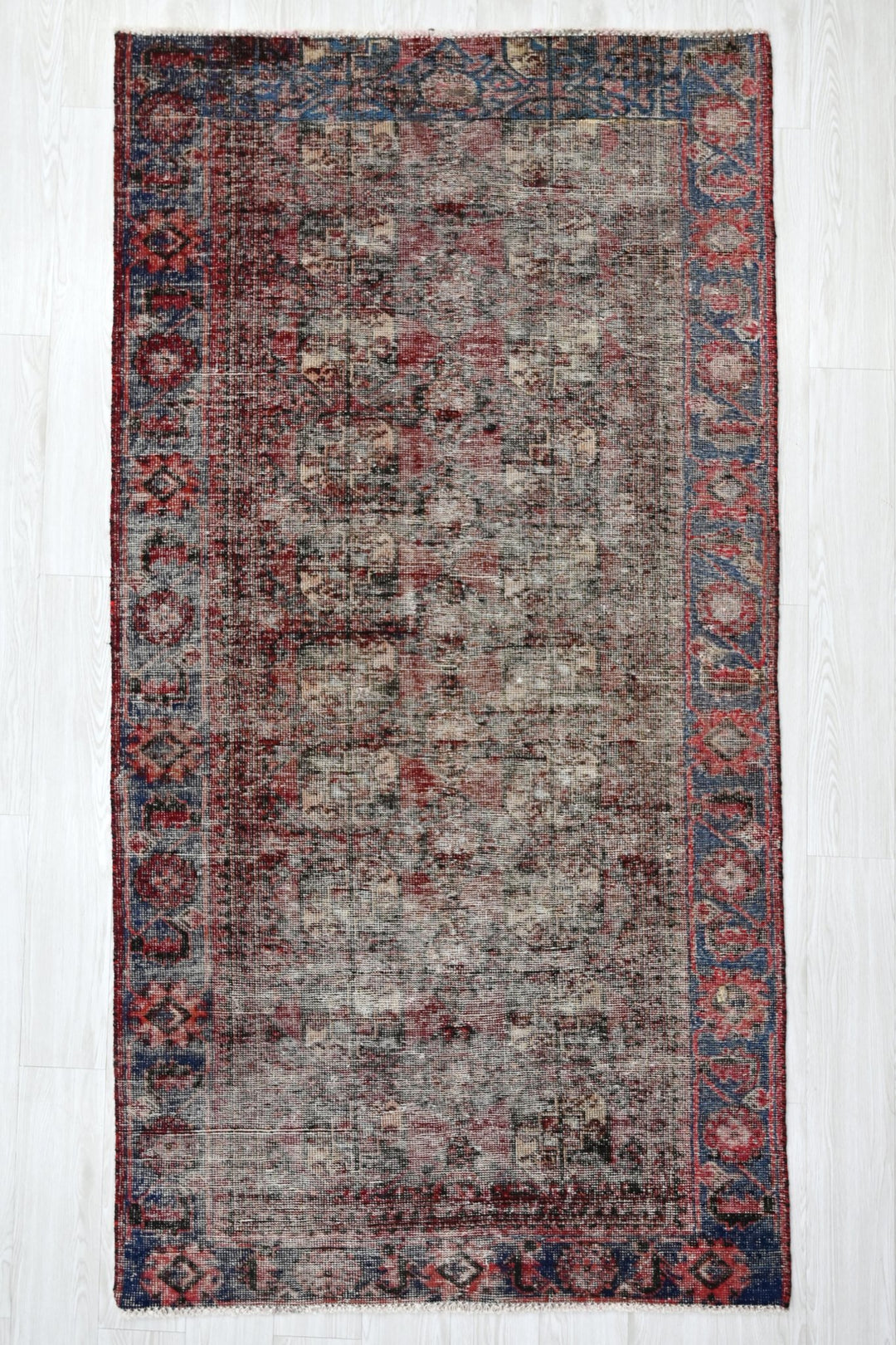 gray Medium rug 3' 10" x 7' 9"