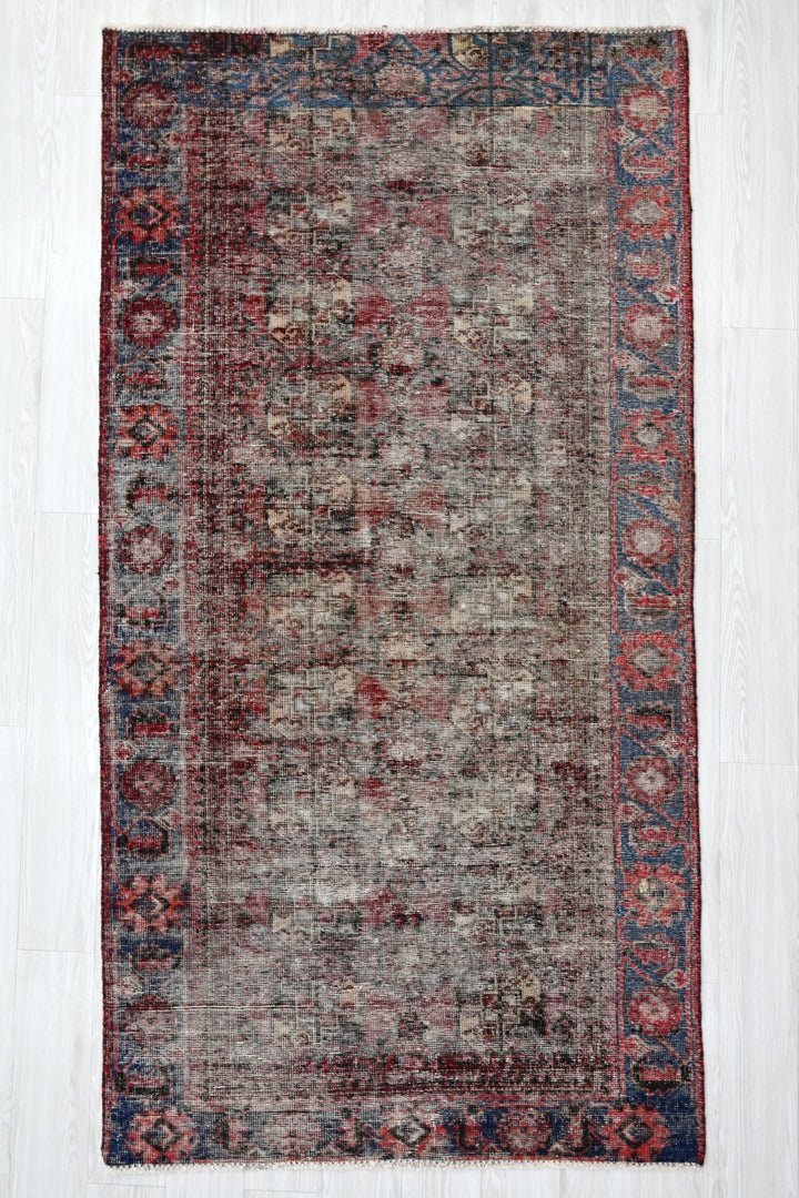 gray Medium rug 3' 10" x 7' 9"
