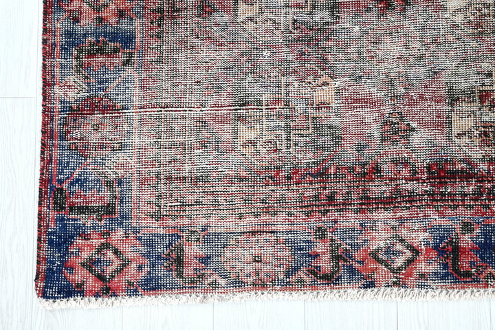 gray Medium rug 3' 10" x 7' 9"