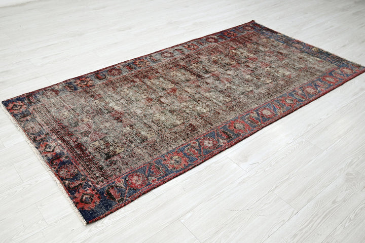 gray Medium rug 3' 10" x 7' 9"