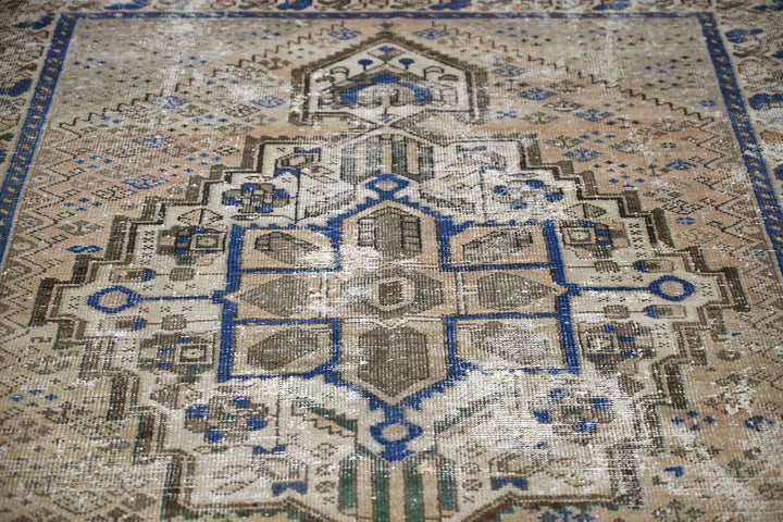 brown Large rug 4' 9" x 9' 9"