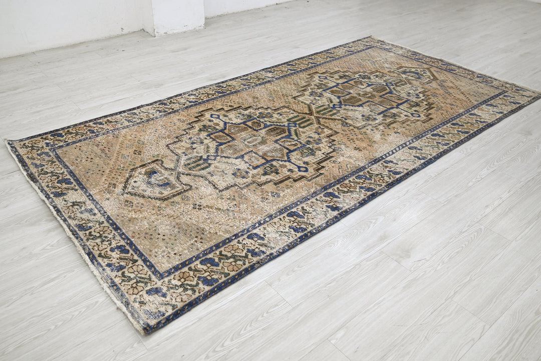 brown Large rug 4' 9" x 9' 9"