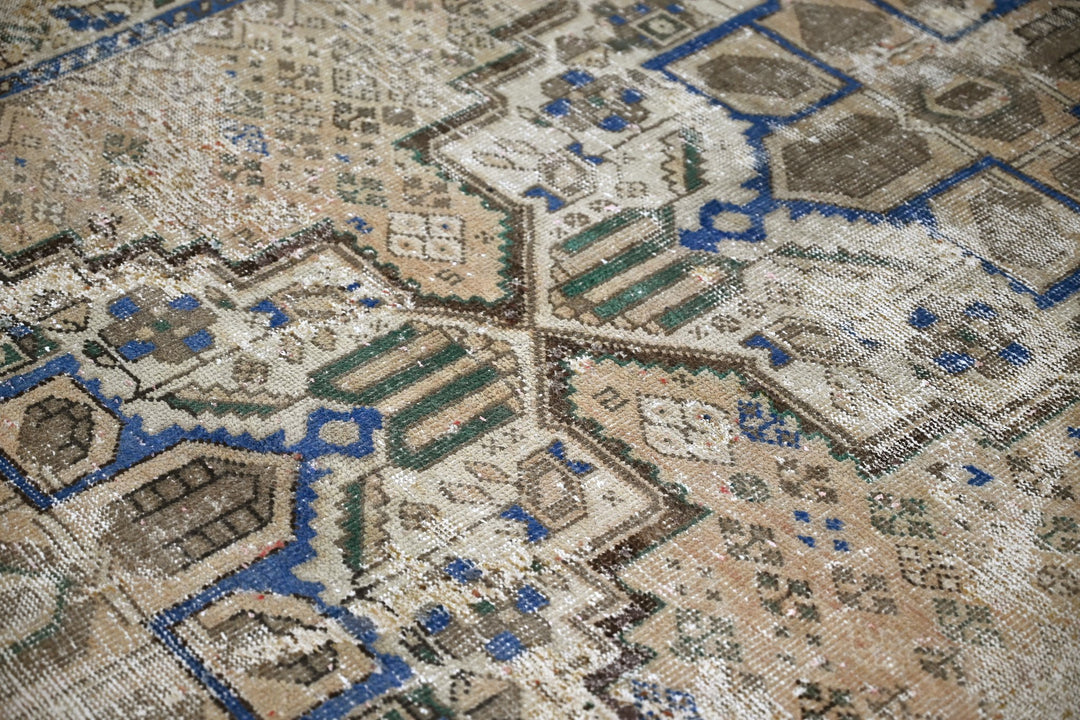 brown Large rug 4' 9" x 9' 9"
