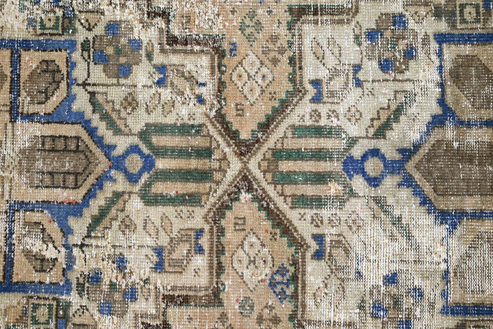 brown Large rug 4' 9" x 9' 9"