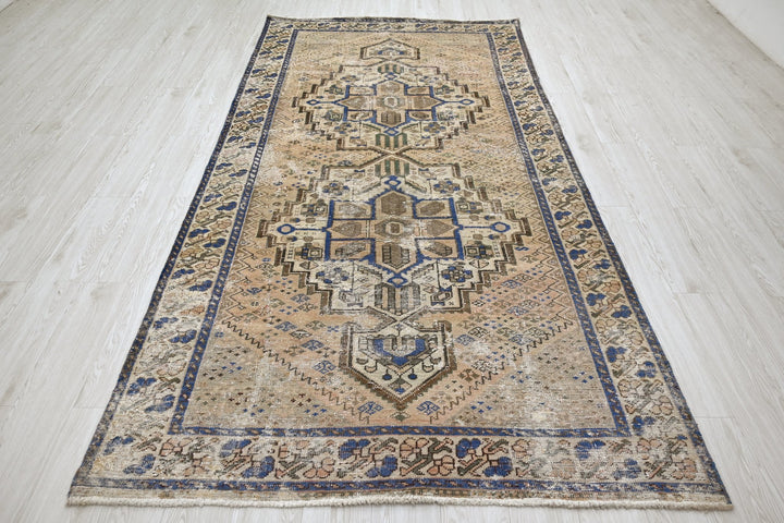 brown Large rug 4' 9" x 9' 9"