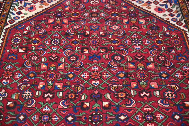 red Large rug 4' 9" x 9' 6"