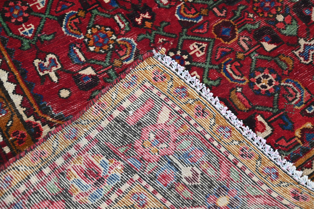 red Large rug 4' 9" x 9' 6"