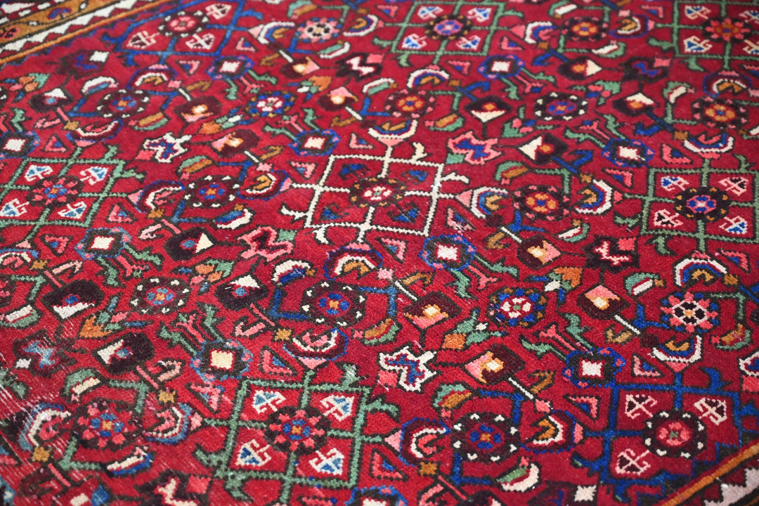 red Large rug 4' 9" x 9' 6"