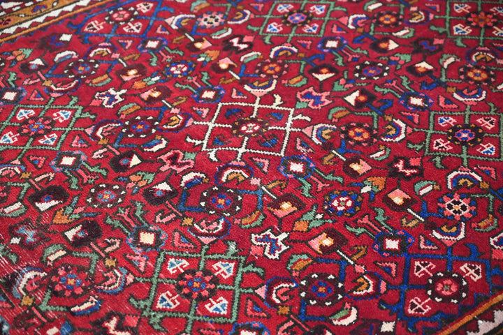 red Large rug 4' 9" x 9' 6"