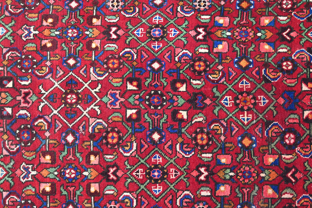 red Large rug 4' 9" x 9' 6"