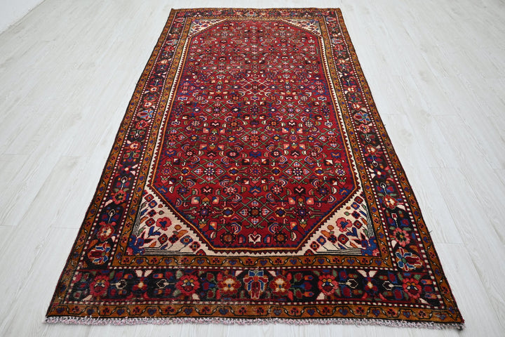 red Large rug 4' 9" x 9' 6"