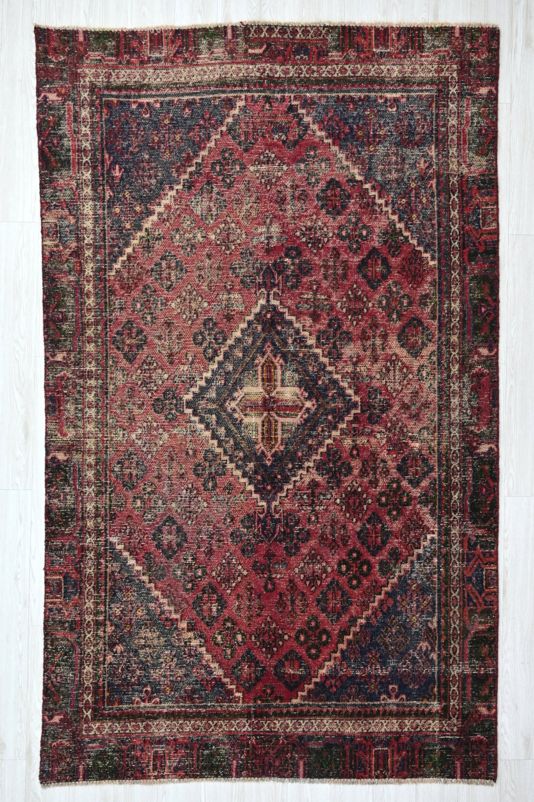 red Medium rug 5' 4" x 8' 6"