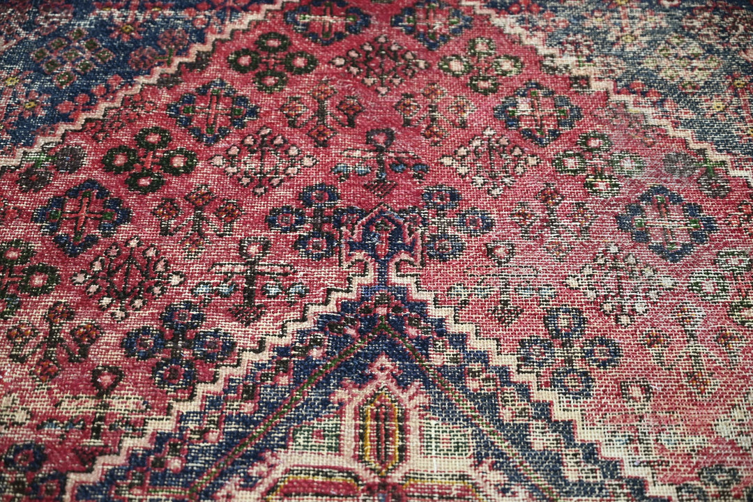 red Medium rug 5' 4" x 8' 6"