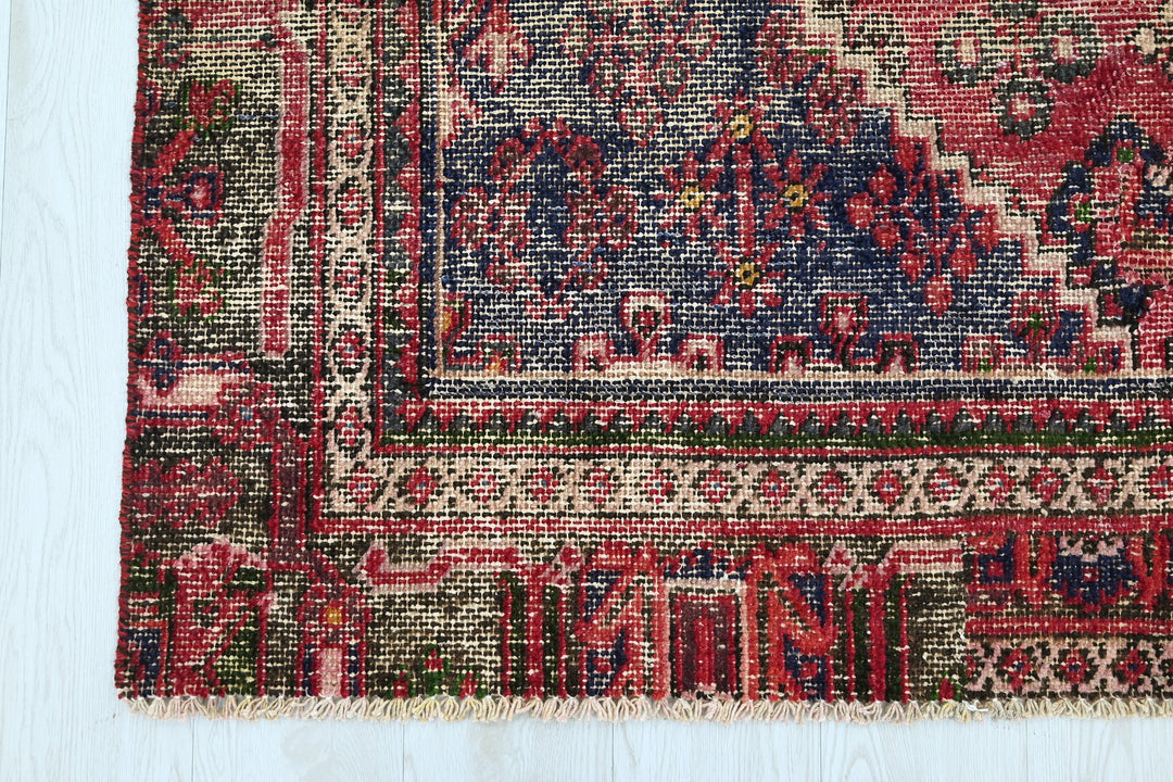 red Medium rug 5' 4" x 8' 6"
