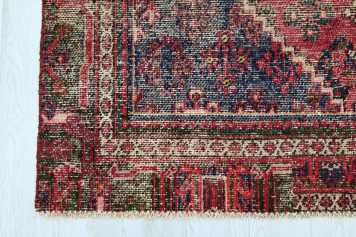 red Medium rug 5' 4" x 8' 6"