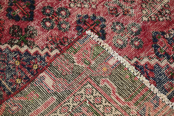 red Medium rug 5' 4" x 8' 6"