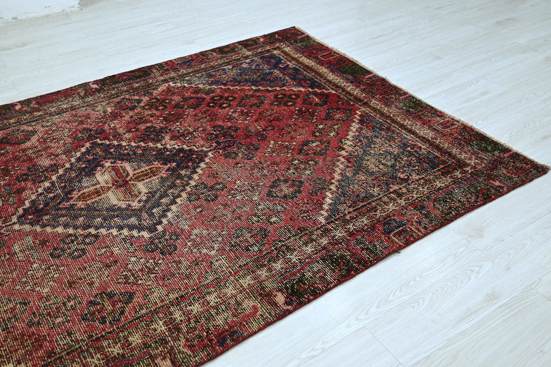red Medium rug 5' 4" x 8' 6"
