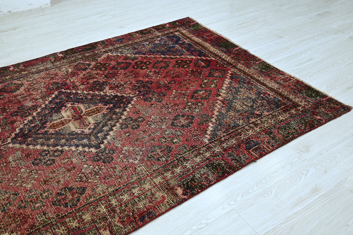 red Medium rug 5' 4" x 8' 6"