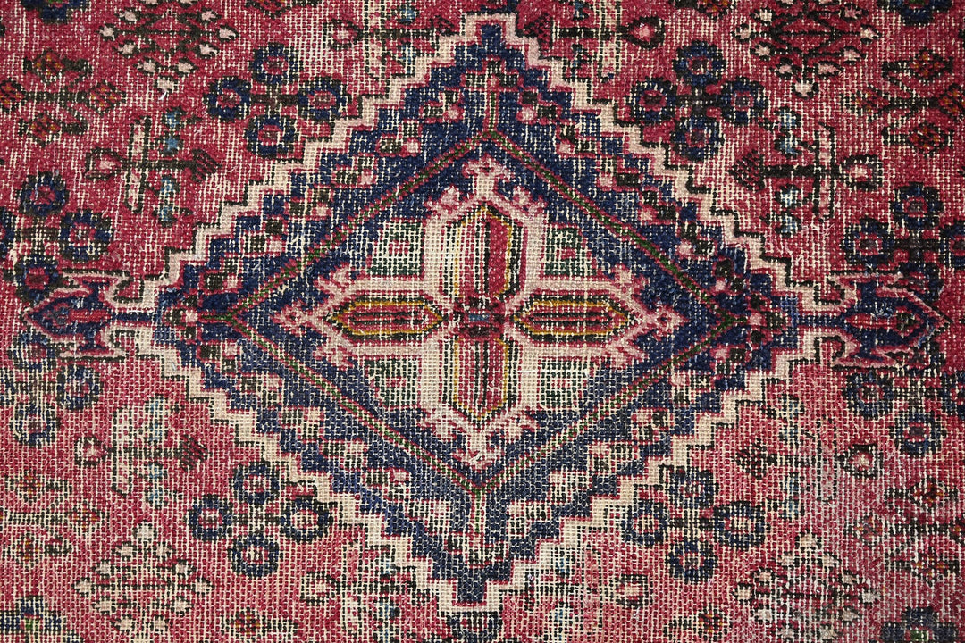 red Medium rug 5' 4" x 8' 6"