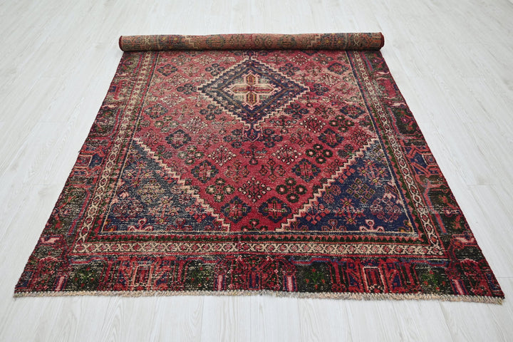 red Medium rug 5' 4" x 8' 6"