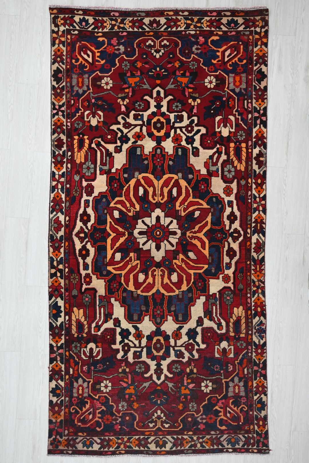 red Large rug 4' 8" x 10' 0"